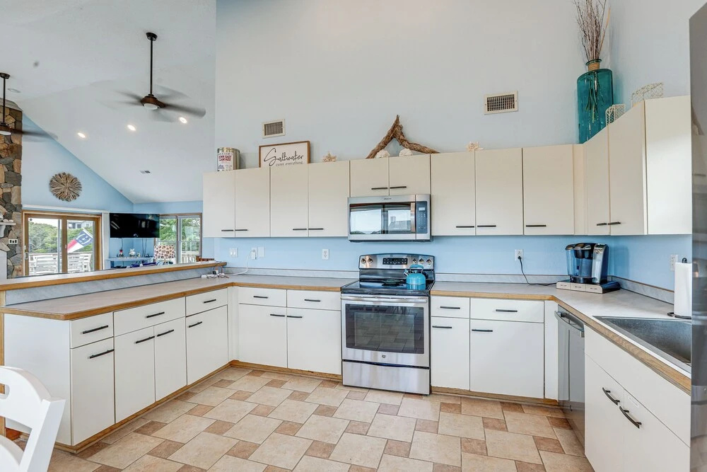 Walk to the Beach! 5BR Outer Banks Home