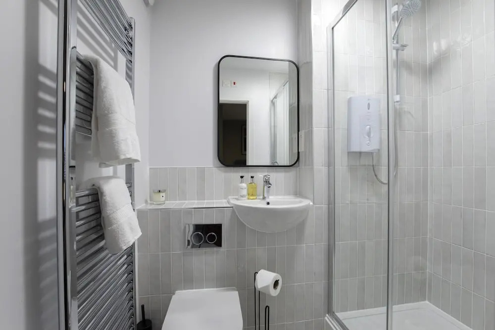 Elliot Oliver - Deluxe Two Bedroom Apartment With Parking & EV Charger