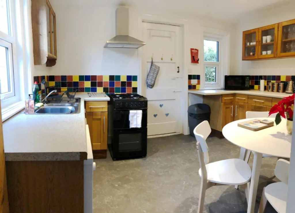 The Chine- A Spacious Studio Close to the Beach
