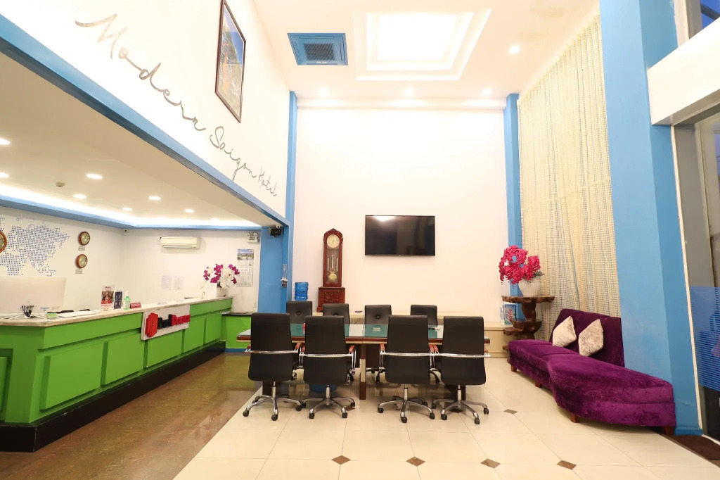 RedDoorz Plus near Hoang Van Thu Park 1
