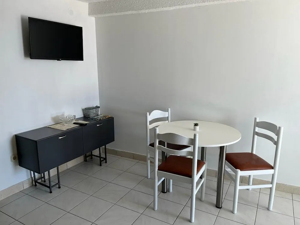 Apartments Leut