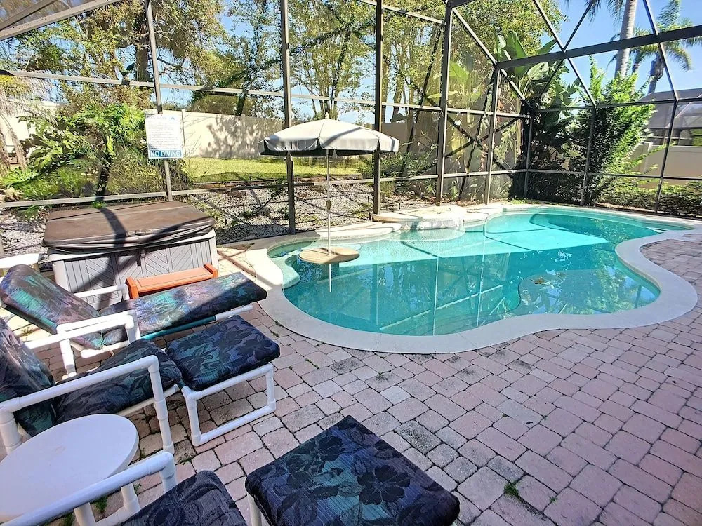 In Pool Dining!