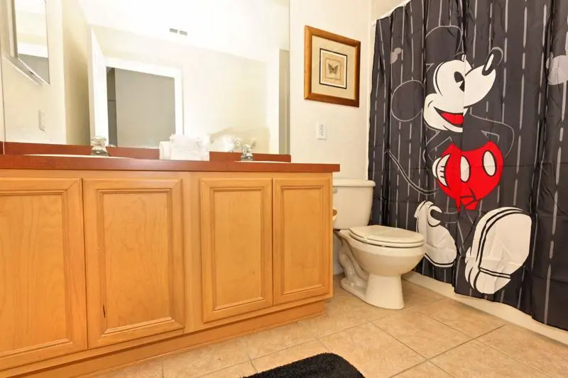 546 Windsor Place, the Abbey 5 Bedrooms, +3 Bath