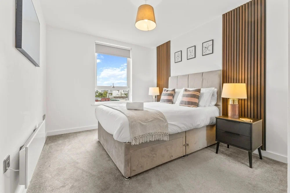Modern 2BR Urban Nest In Salford Manchester for 4
