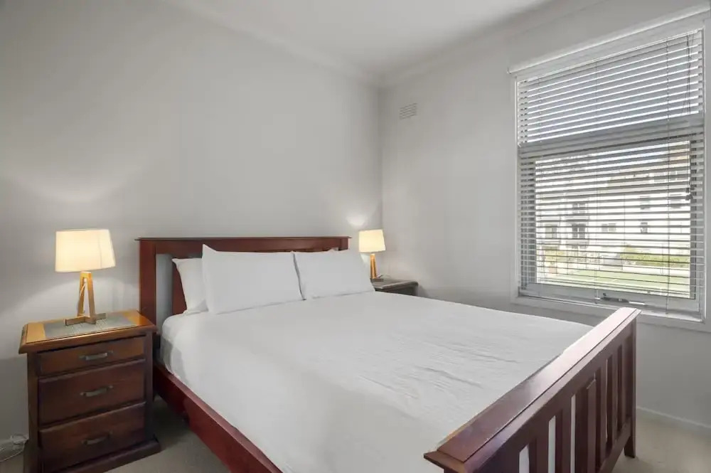 Central 2-bed Pad With Tennis Court,