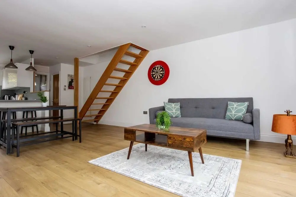 Spacious 3 Bedroom Apartment With Large Balcony