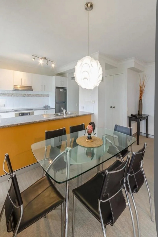 Hillcrest Apartment Hotel