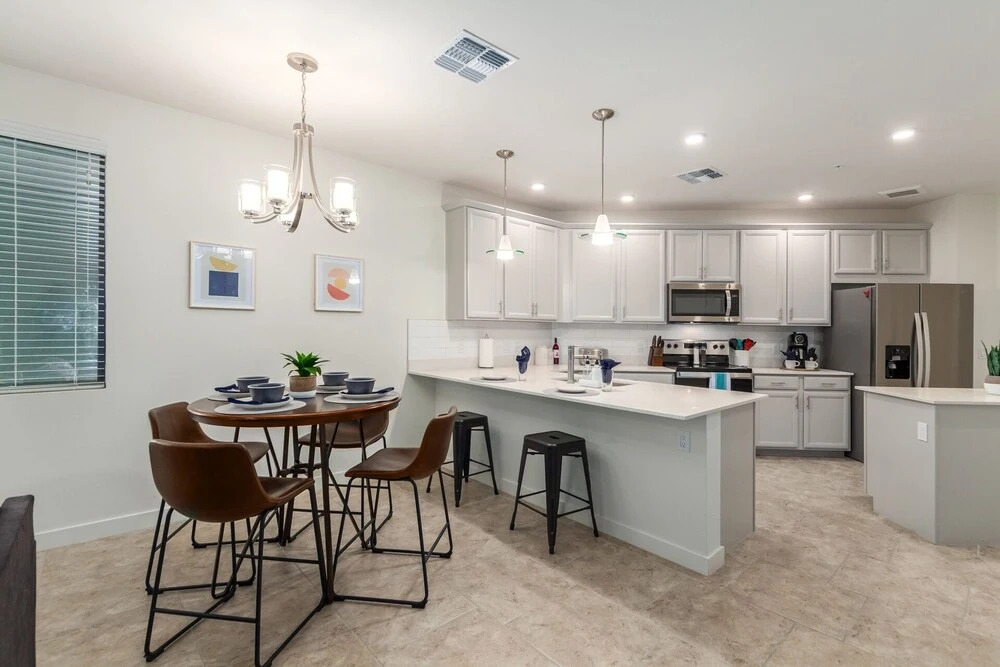Queen Creek #305 1 Bedroom Condo by Redawning