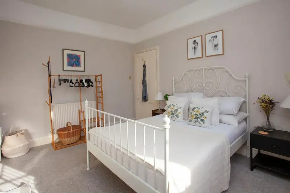 Stylish and Bright 2 Bedroom Flat in Bristol