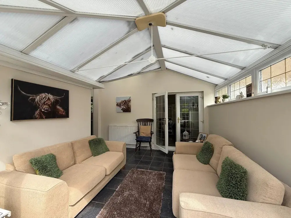 3 Bed House - Sleeps 6 - Parking - Garden - WIfi