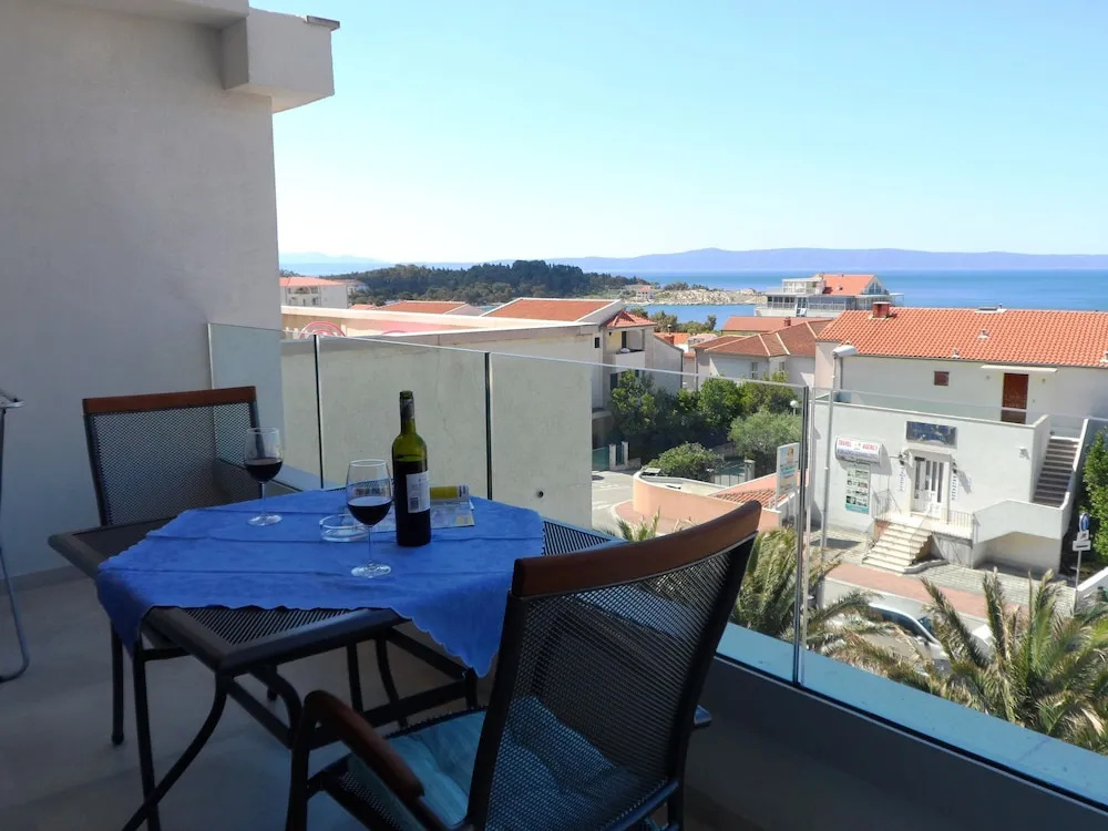 Apartments by the sea Makarska - 21425