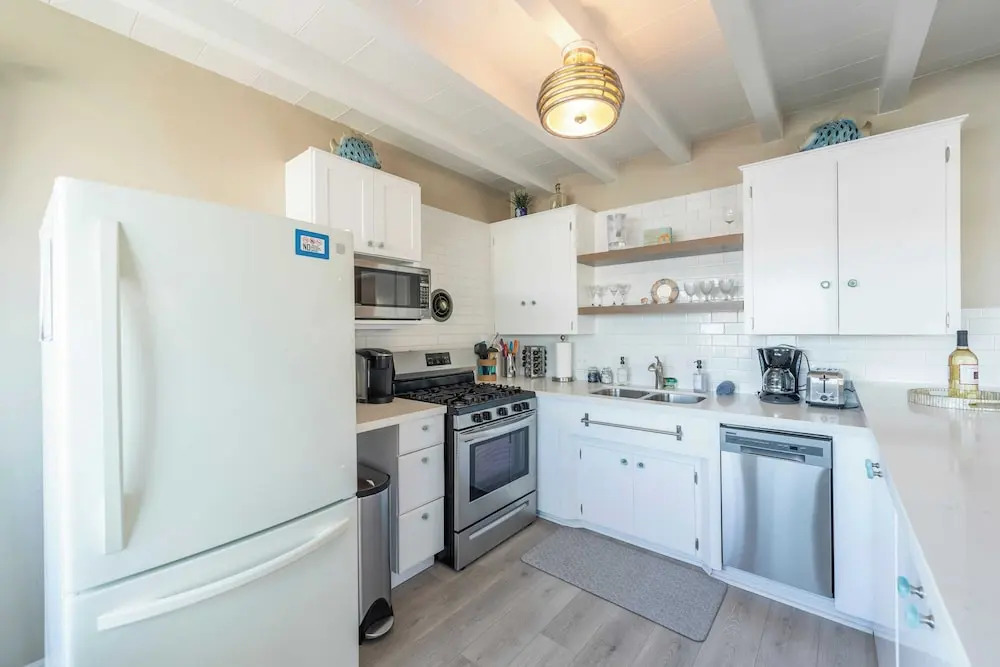 Stylish Newport Condos w/ Dock Access, Walk to Balboa Fun Zone and Beach