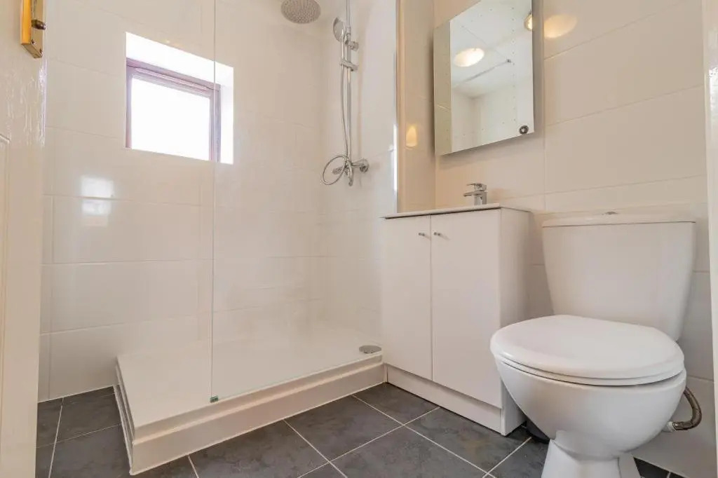 RiverView 1 Bed Apartment with Parking by CozyNest