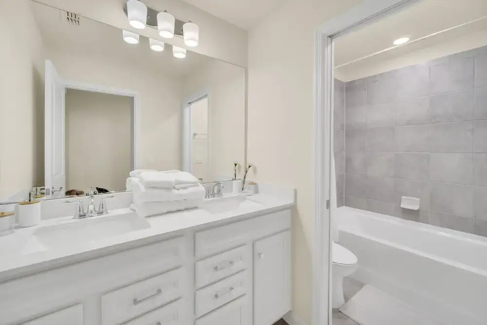 Chic 10br Retreat With Themed Rooms Pool