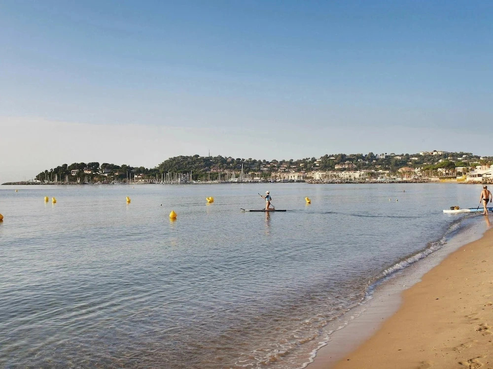Apartment in Cavalaire-sur-mer Near Beach