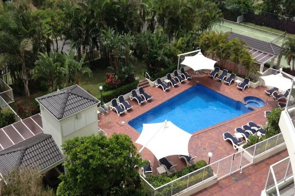 The Crest Apartments - Main Beach
