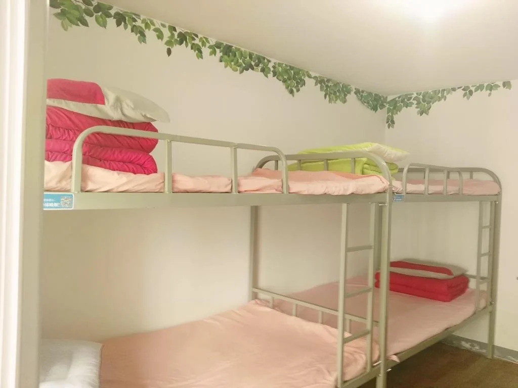 SevenColor Space Hostel