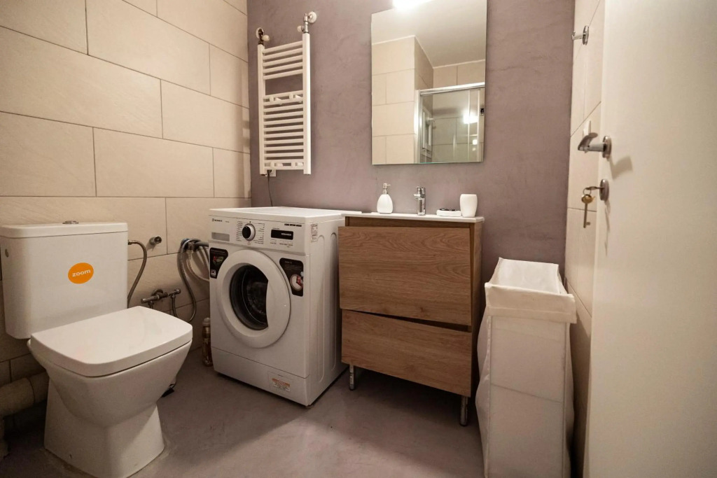 Delmare MQUEEN Apartment