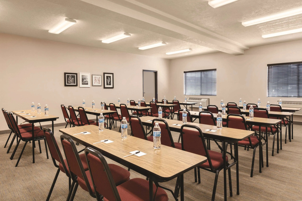 Country Inn & Suites by Radisson, Prineville, OR
