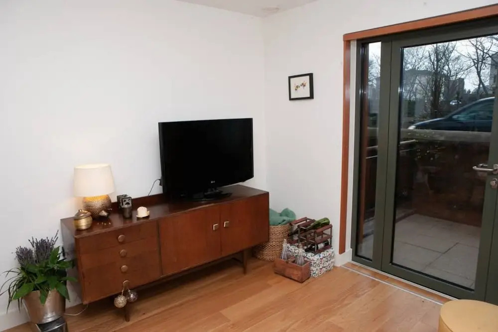 Modern 1 Bedroom Whapping Flat