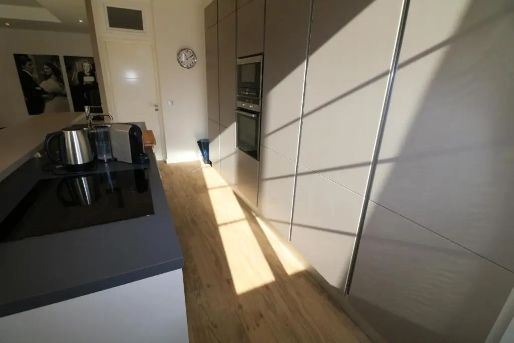 Luxury, central 3 bedroom, 3 bathrooms 5 mins from the Palais 410