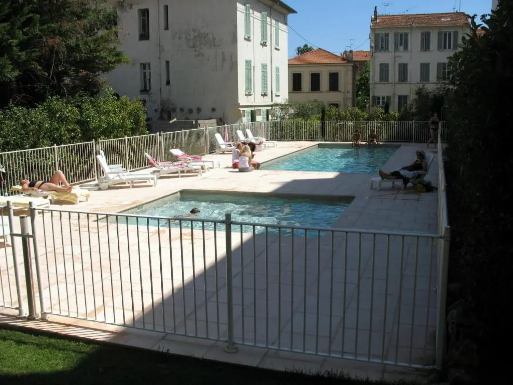 Spacious Luxury apt, 12 min walk to Croisette beach and Conf Centre