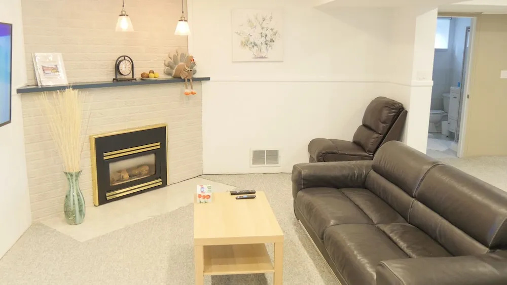 Applewood Hills Apartment