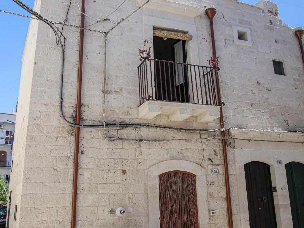 Domus Petra civico 104