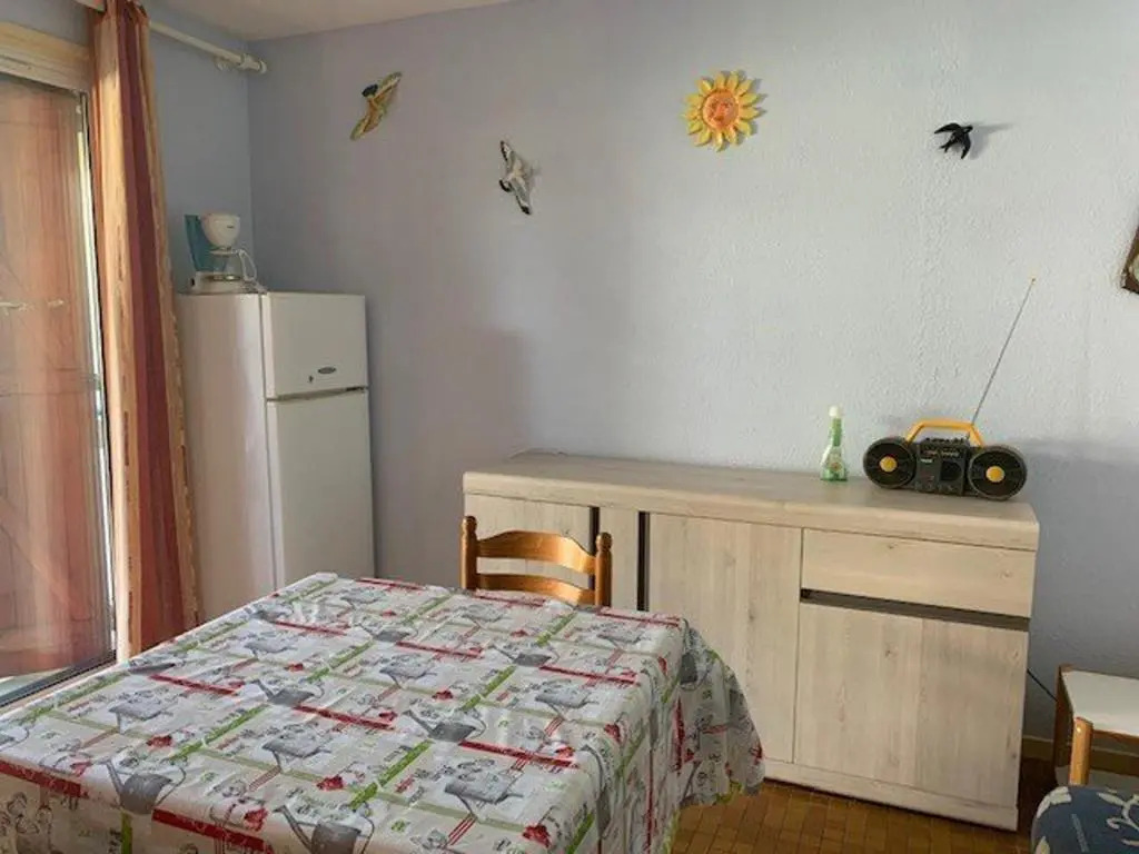Villa mitoyenne T3 avec piscine et parking - FR-1-607-49