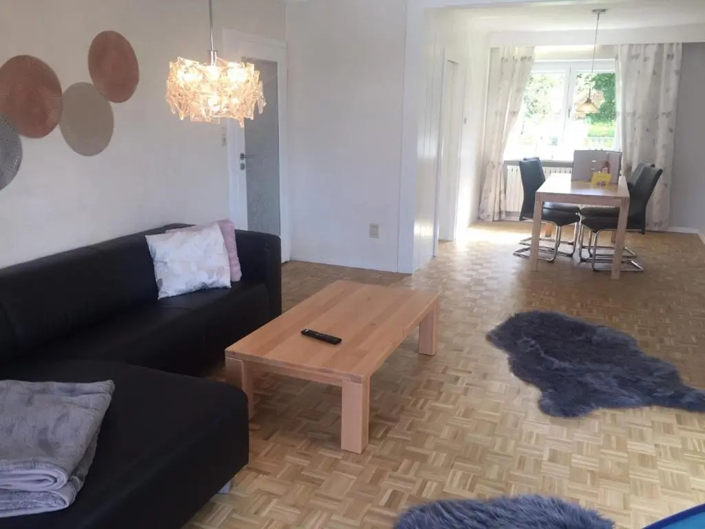 Monteurwohnung mit 3 Schlafzimmern, 5 Einzelbetten, 80qm, EG, zentral Freyung