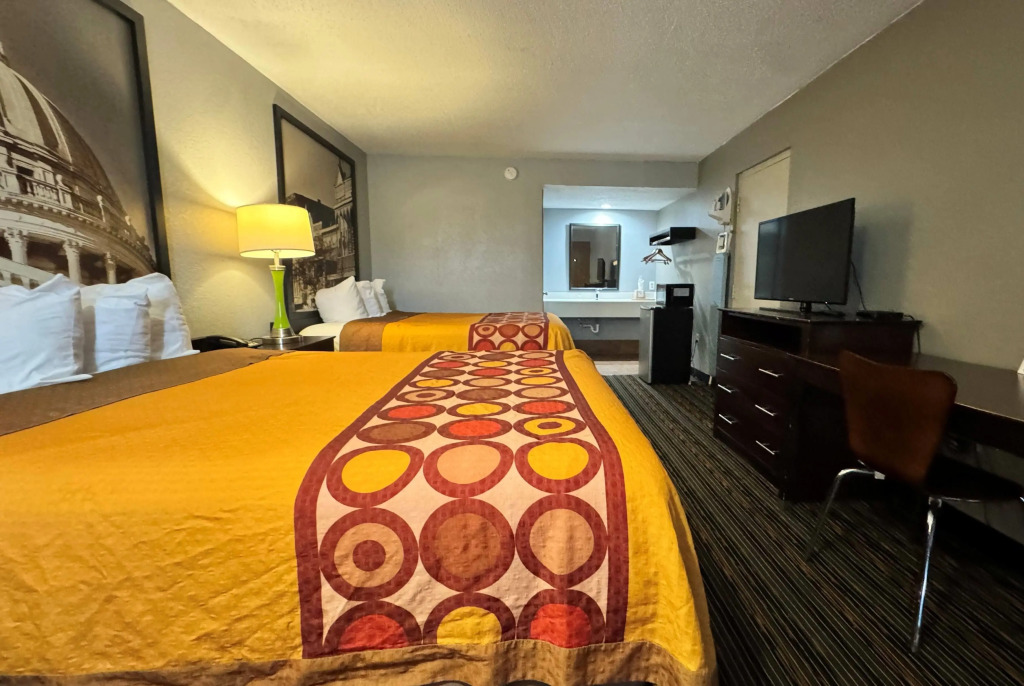 Super 8 by Wyndham Meridian