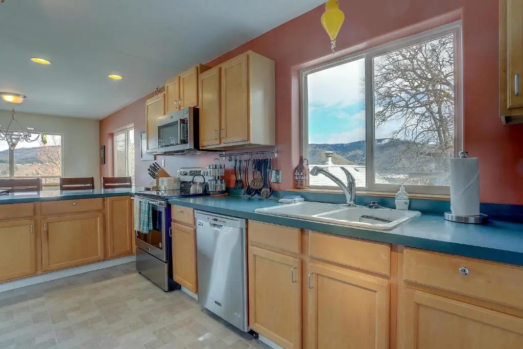 Kite Beach Lookout 3 Bedrooms 2 Bathrooms Home
