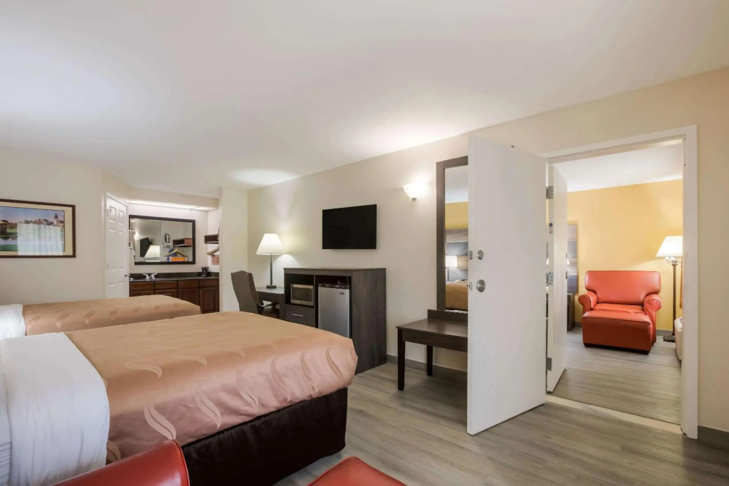 Quality Inn & Suites Greensboro near Lake Oconee