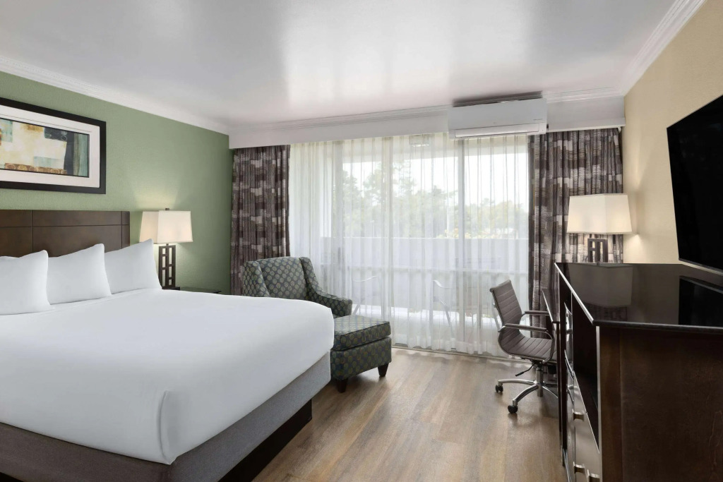 Travelodge by Wyndham Monterey Bay