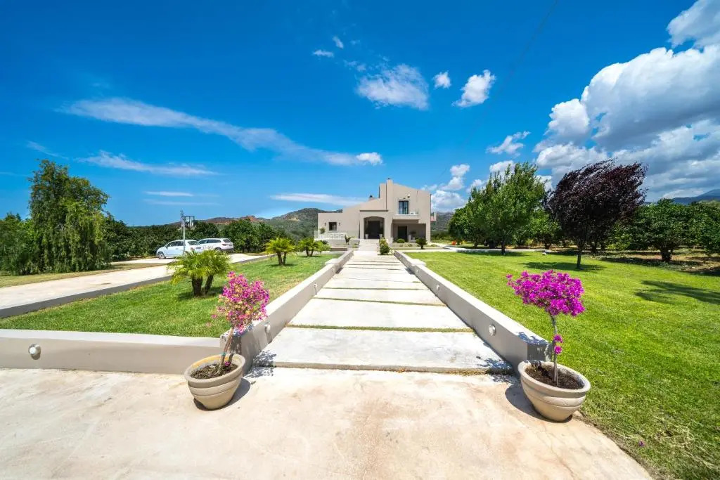 Villa Florentina at Chania Suburbs With Private Pool and BBQ