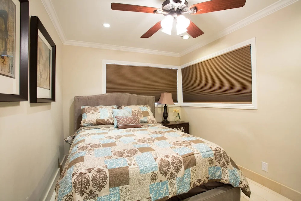 128 39th Street B (68439) - 2 Br townhouse by RedAwning