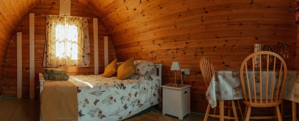 Glamping in Wiltshire the Green Knoll is a Charm