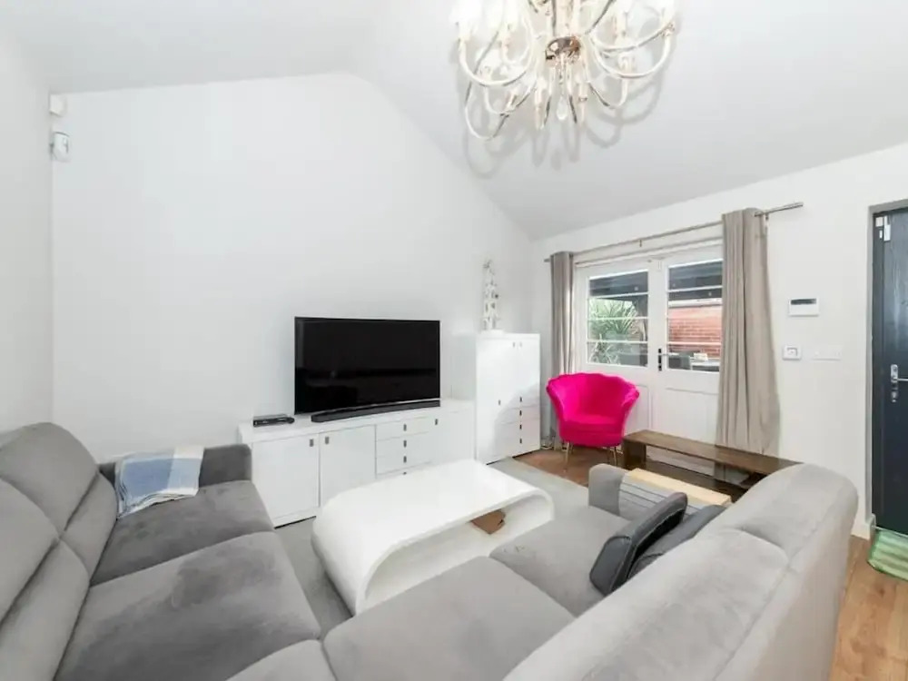 2-bed House in Reading-near Town-sleeps 4