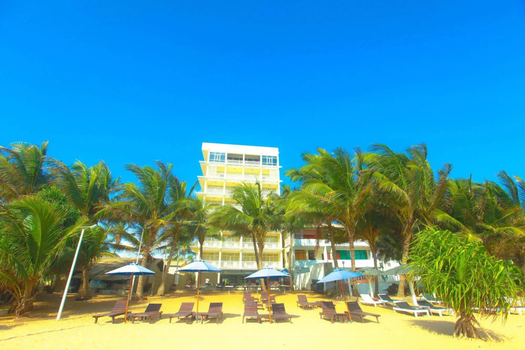 Beacon Beach Hotel