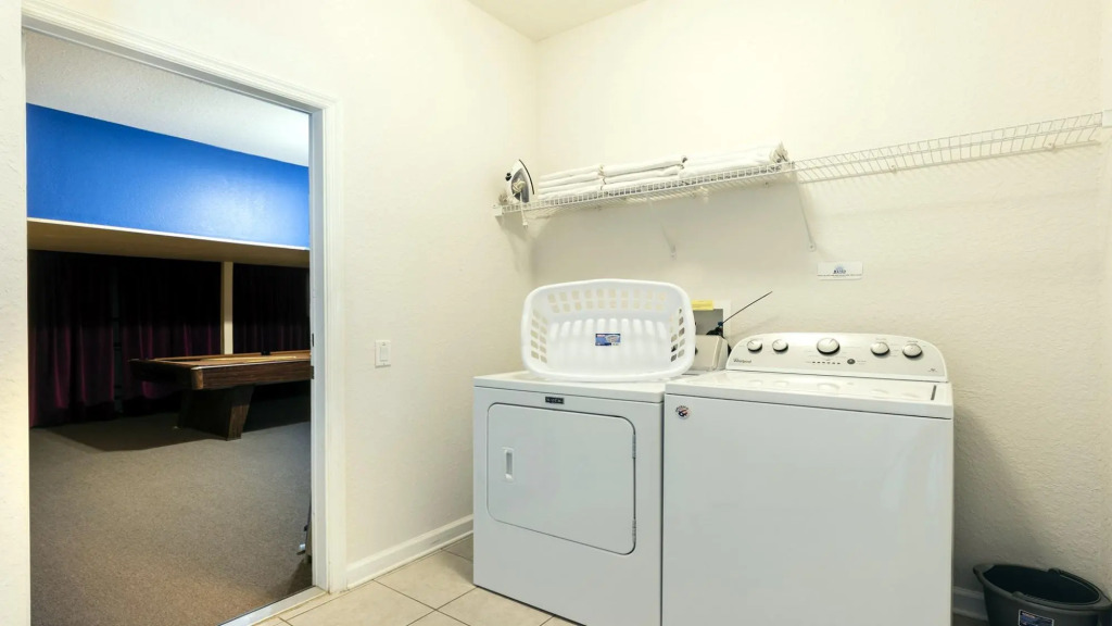 Lakefront 6BR Villa w Pool SPA 2 Miles to Disney