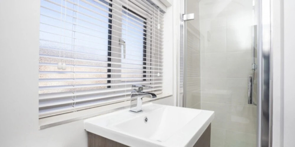 White House Apartments-Free parking 1 car per apartment