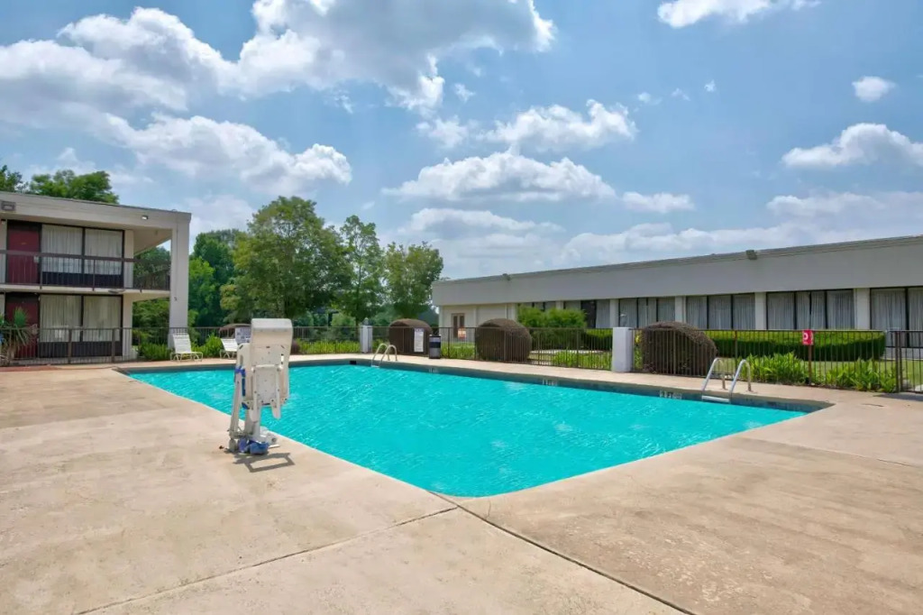 Motel 6 Conyers