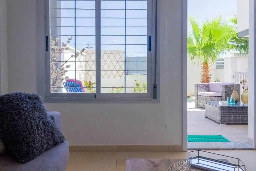 PINK GARDEN-Bungalow con piscina.Free Parking