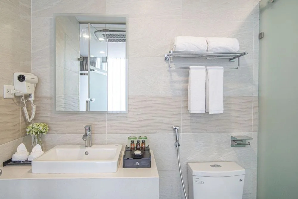 Bridge Lakeside Room For Rent Hanoi