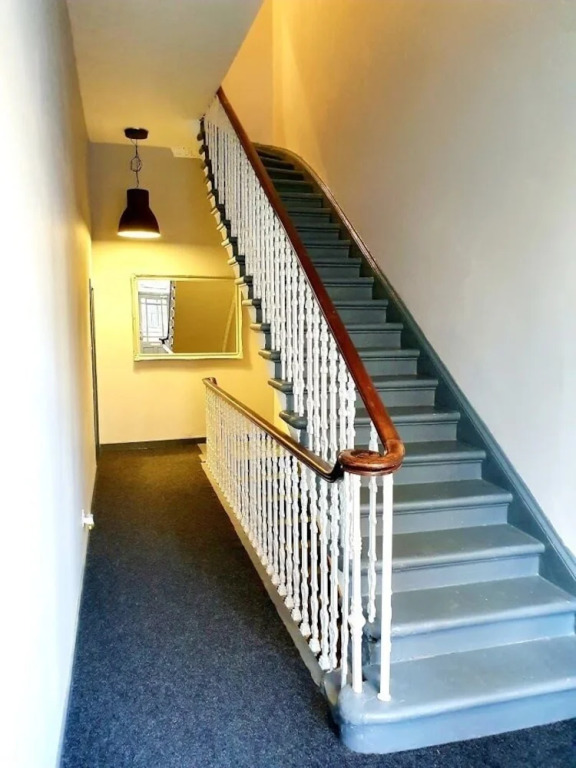 Unwind in a Bright Airy Victorian Apartment in West End!