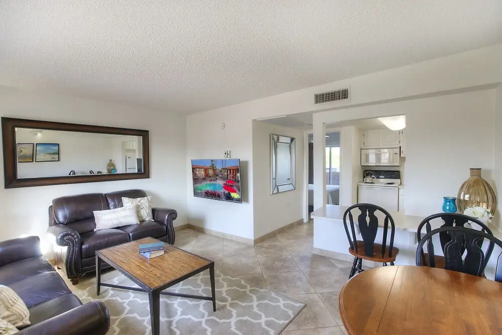 140 Fully Furnished Condo with WiFi by RedAwning