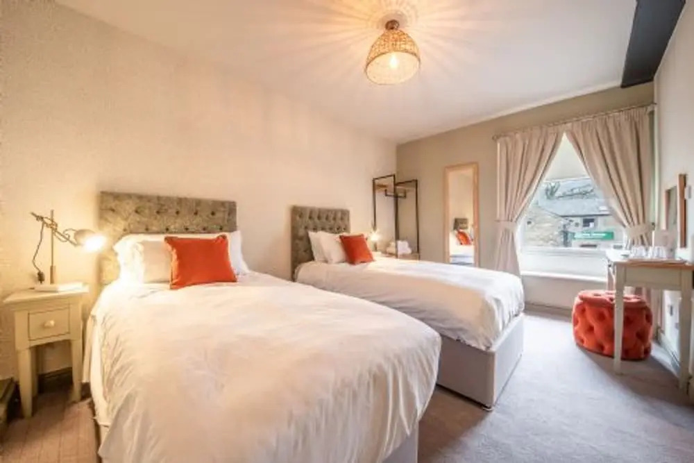 Host Stay Woodroffe Arms Hope Twin Room 5