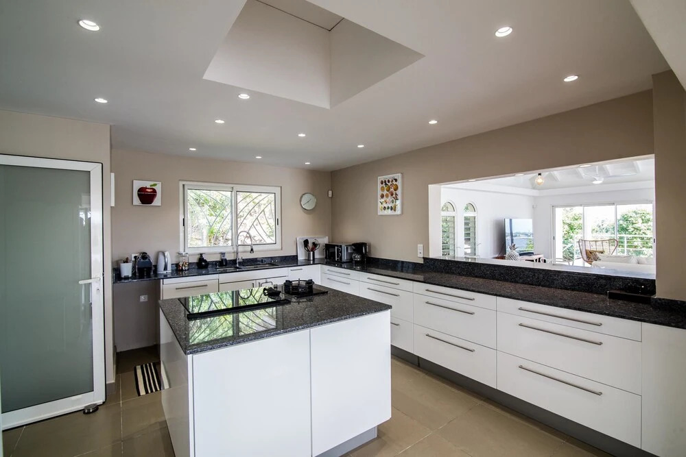 Exclusive Gated Area, Close to Beaches, Huge Pool, AC, Free Wifi, Perfect for Families !