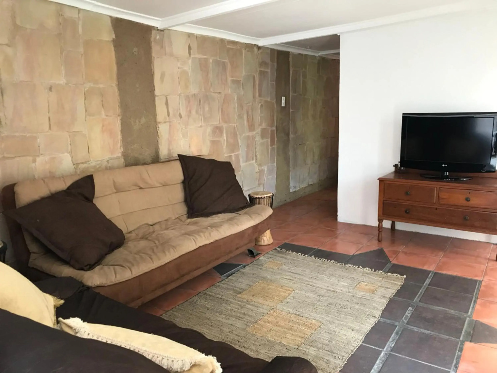 Contemporary Stay at Giraffe Cottage