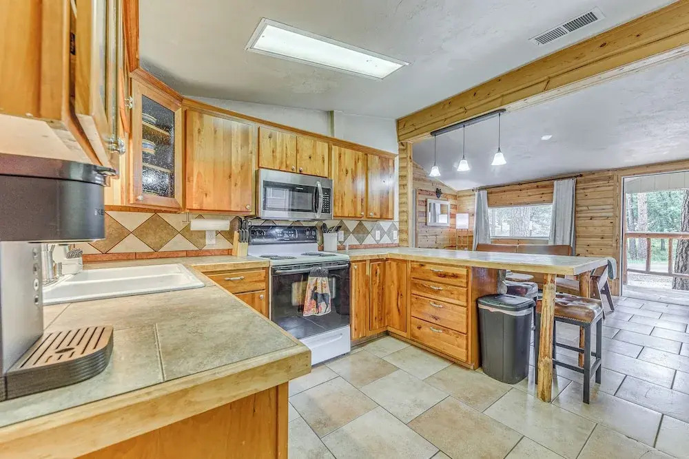 < 1 Mi to Grindstone Lake: Ruidoso Home w/ Grill!